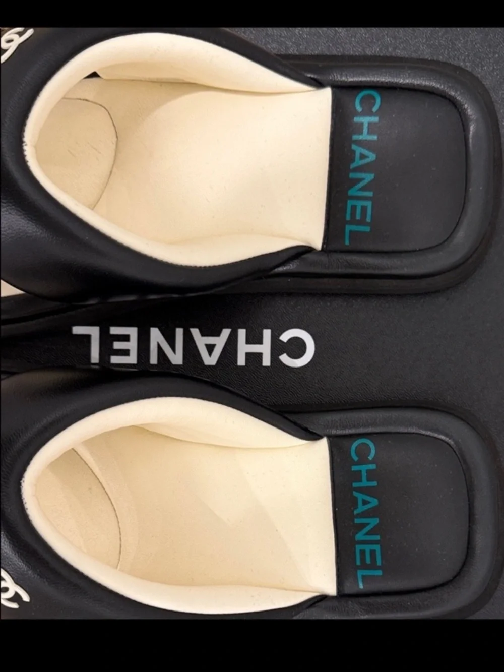 CHANEL elegant timeless